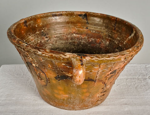 Small antique Catalonian wash basin with incised wavy edge