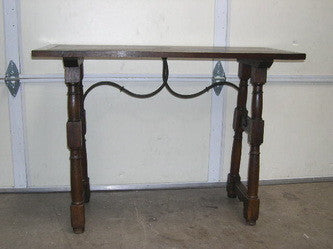 Reproduction "vargueño" table with iron stretchers, cachimbo hardwood