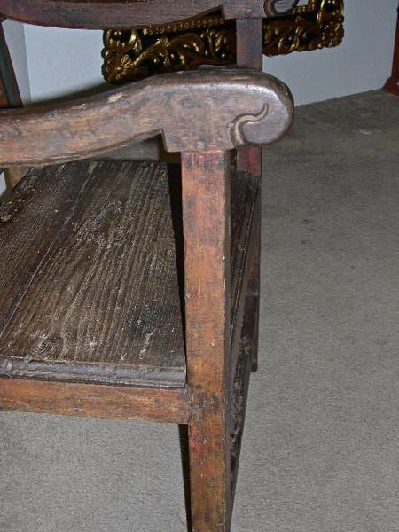 Polychromed friar's chair with arms in chestnut