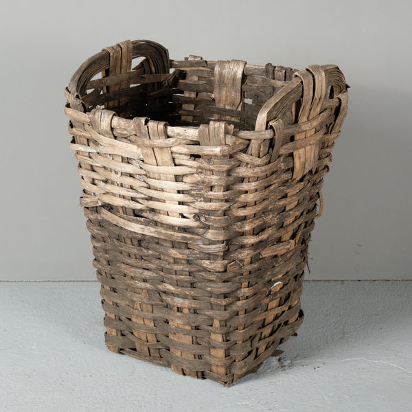 Antique chestnut bark “vendimia” basket