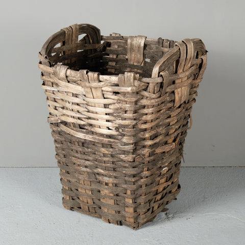 Antique chestnut bark “vendimia” basket