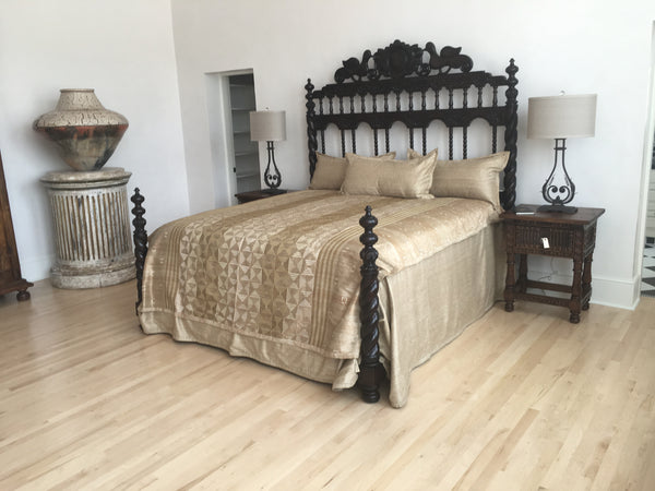 Standard king size reproduction “Barcelona” bed, cachimbo hardwood