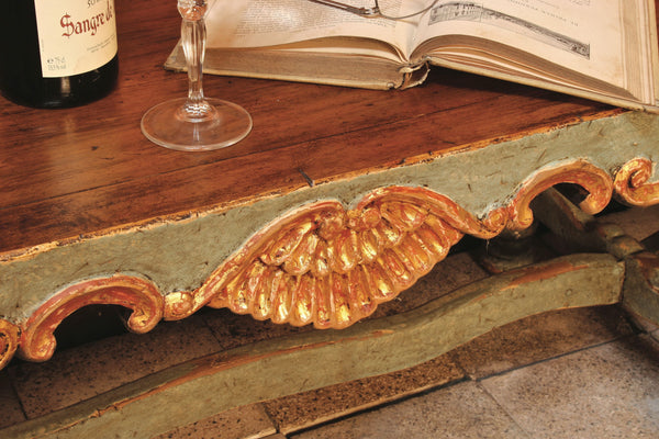 Reproduction carved, painted and gilt king size Spanish colonial cabriole-leg bench, cachimbo hardwood