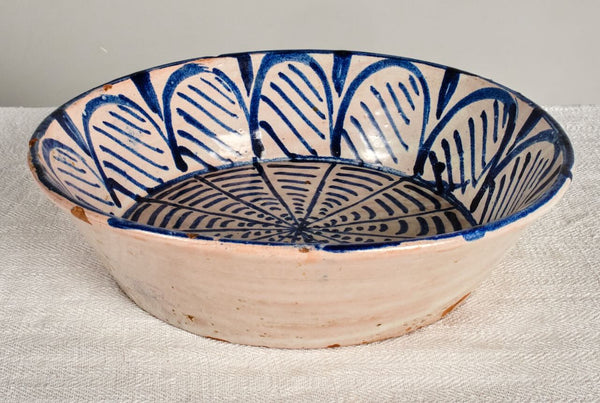 Antique scalloped blue and white Fajalauza bowl