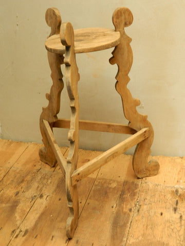 Antique scalloped-leg tripod table, pine