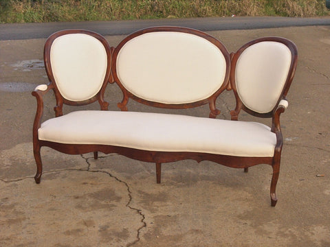 Antique upholstered 3-seat "Isabelino" settee, walnut