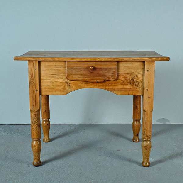 Antique turned leg pine accent table with drawer