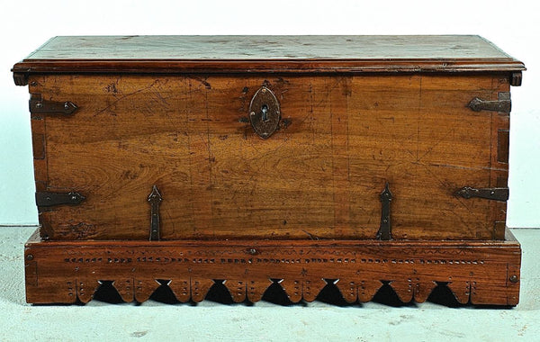 Antique scalloped skirt Palentine dowry chest, walnut