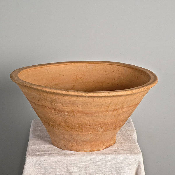 Antique clay “Riojano” wash basin