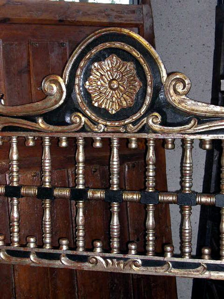 Carved king-size “Medallion” bed in black and silver